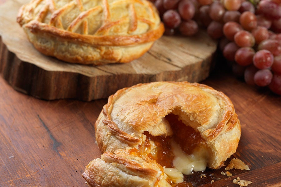 BrieInPuffPastry_less-tight