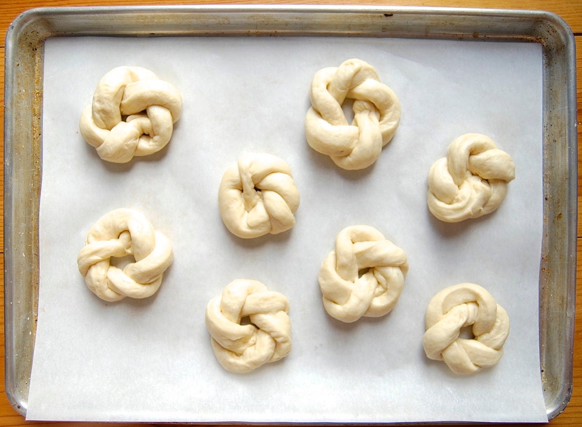 How to make garlic knots via @kingarthurflour