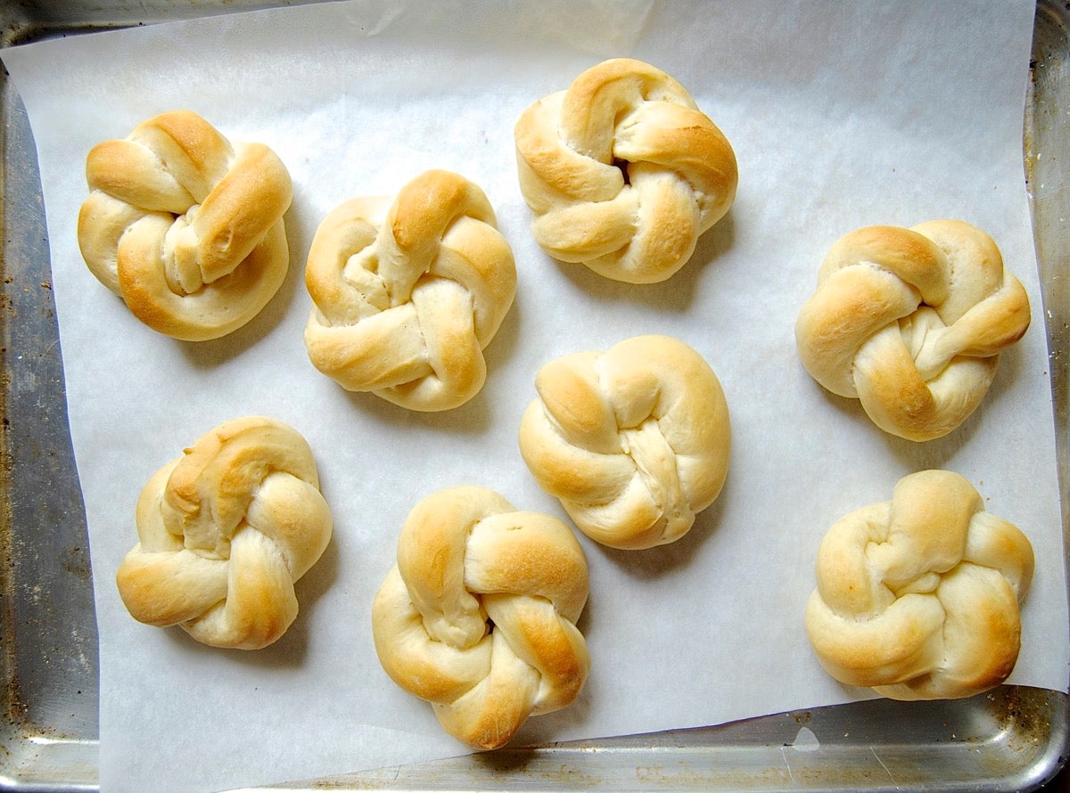 How to make garlic knots via @kingarthurflour