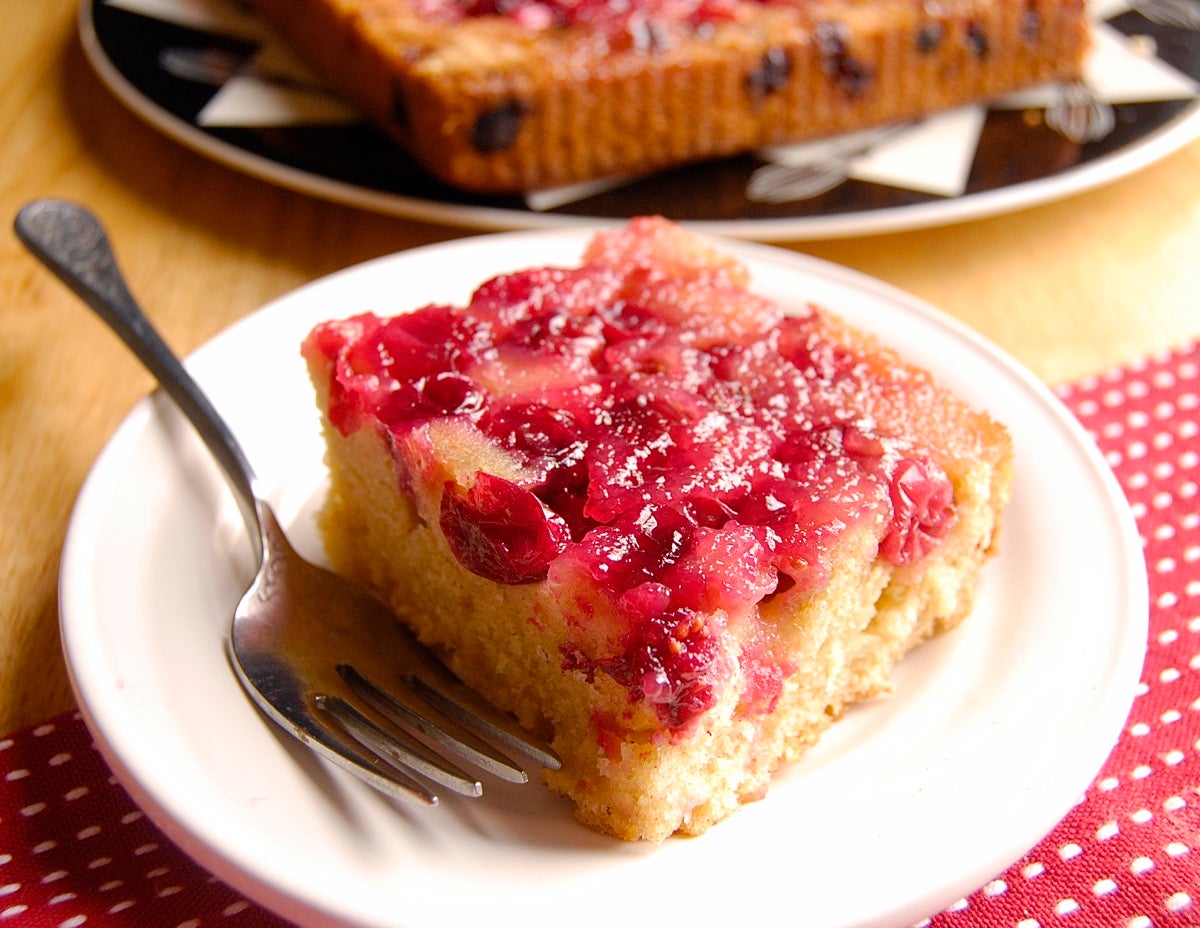 Farm to Table Harvest Apple Cranberry Cake via @kingarthurflour