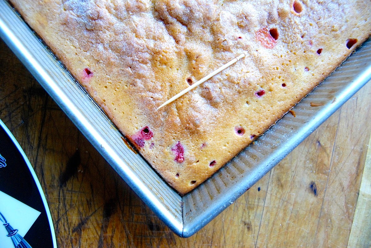 Farm to Table Harvest Apple Cranberry Cake via @kingarthurflour
