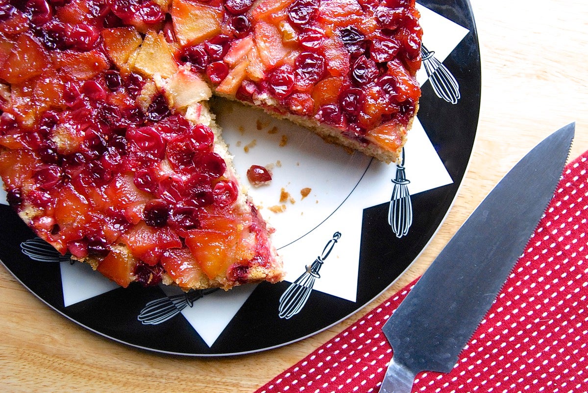 Farm to Table Harvest Apple Cranberry Cake via @kingarthurflour