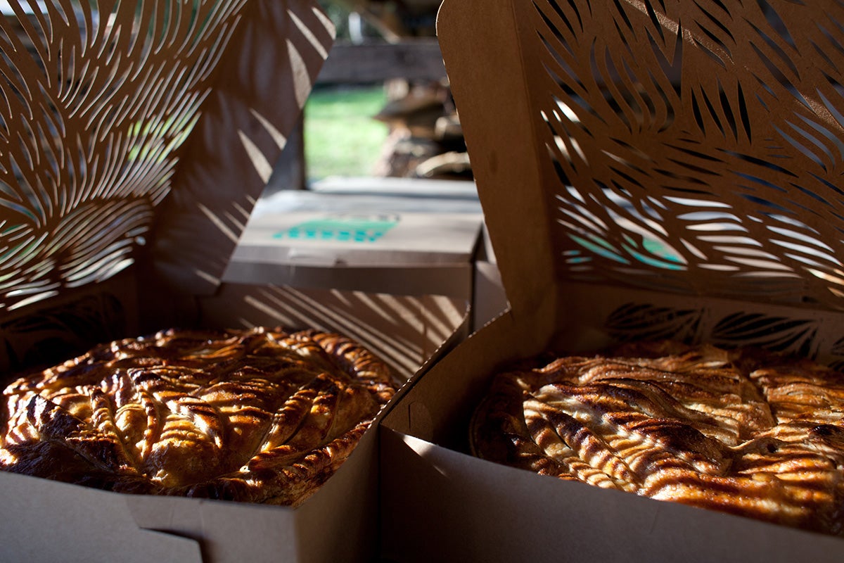 Wood-fired baking via@kingarthurflour