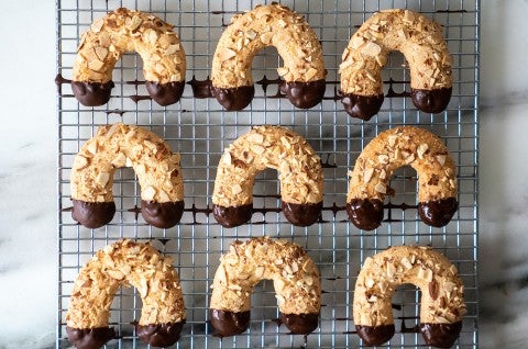 Almond Cloud Cookies – Tip: Mandelhörnchen - select to zoom