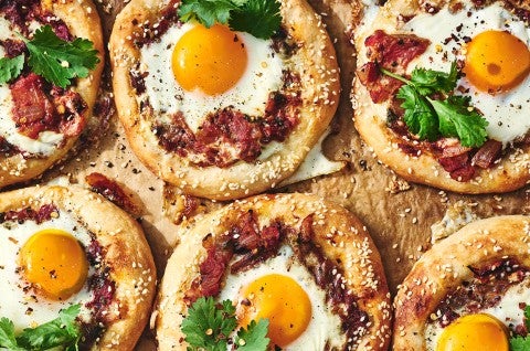 6 Breakfast Shakshukas on a table. - select to zoom